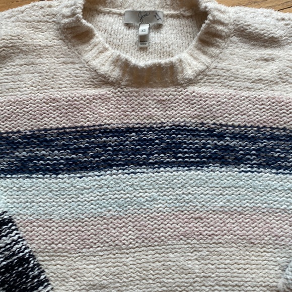Joie sweater. - Picture 5 of 10